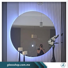Cargar imagen en el visor de la galería, Espejo de 6mm con bastidor, canto pulido Brillante y luz LED trasera por M2