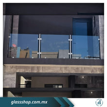 Cargar imagen en el visor de la galería, Barandal de 10mm templado con postes de acero inoxidable de 2" por M2