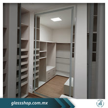 Cargar imagen en el visor de la galería, Espejo de 6mm, Cenefa y luz LED por M2